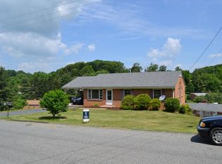 1111 Preston Dr, Staunton, VA 24401