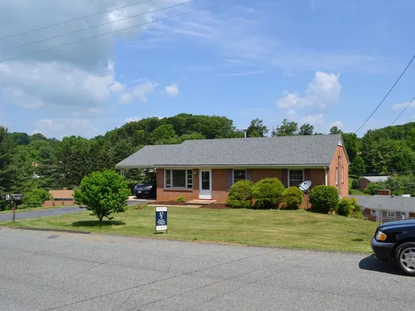 1111 Preston Dr, Staunton, VA 24401