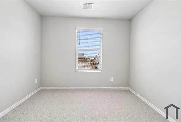 6 bed, 2055 sqft, $3,500 — Photo 3