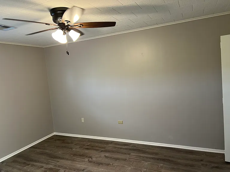 1131 Louise St — Photo 23