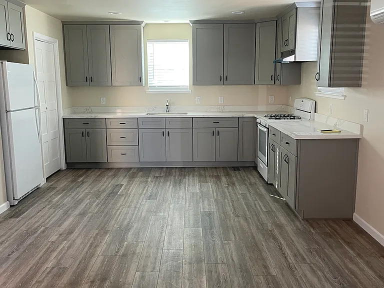 209 Auburn St — Photo 3