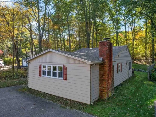 301 Richardson Rd, Coventry, RI 02816