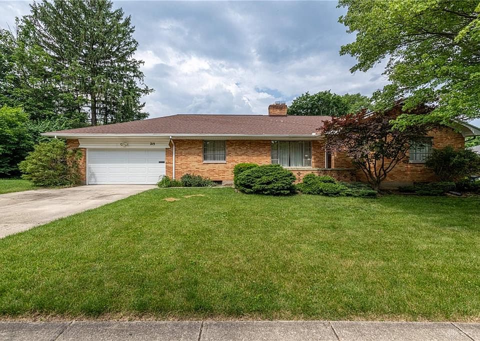 1st image of 215 E Elmwood Dr
