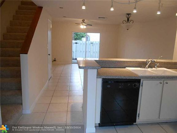 4th image of 2621 NE 15th St #2621