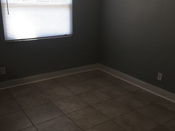 5th image of 300 Dillon Dr
