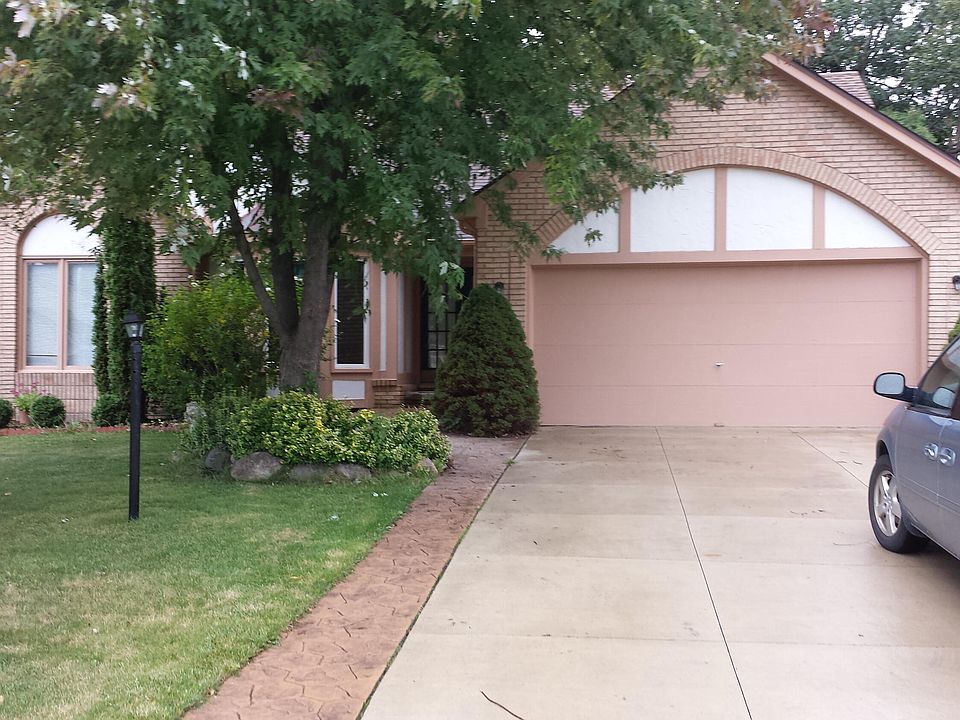 1st image of 456 Essex Dr
