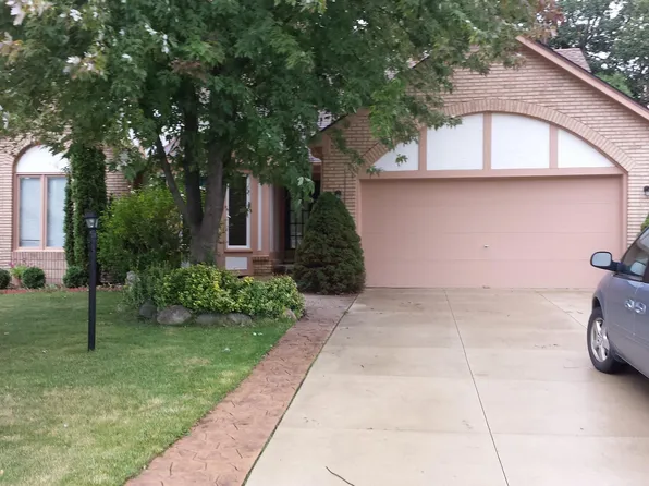 456 Essex Dr, Rochester Hills, MI 48307