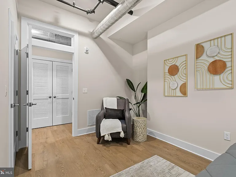 30 W Broad St #6 — Photo 15