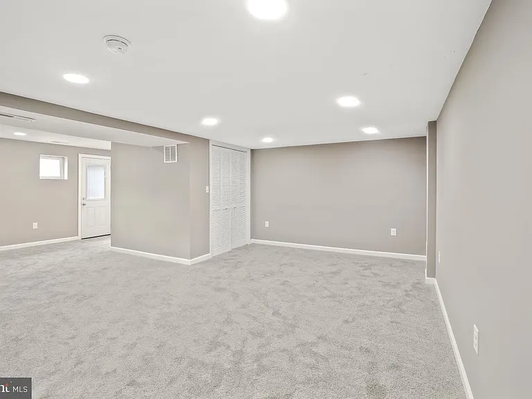 2615 Otis St NE — Photo 17