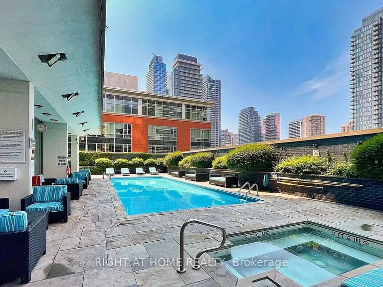 33 Charles St E #2903 — Photo 35