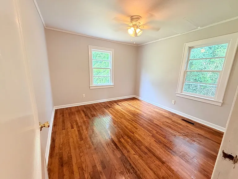 520 King St SE — Photo 4