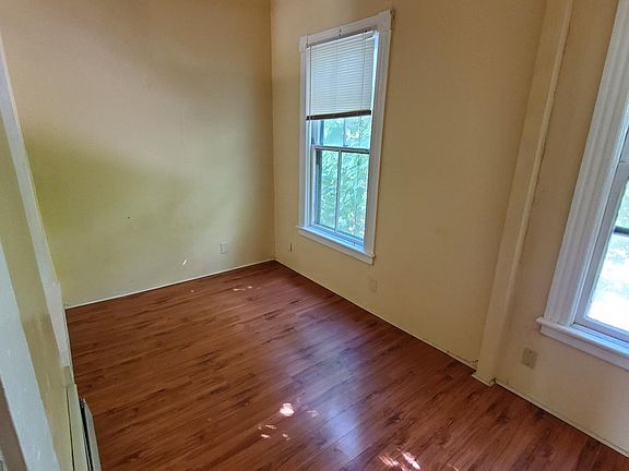 5th image of 15 Ash Grove Pl APT 1