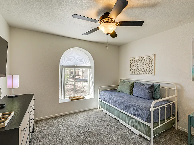 2811 Oakridge Dr — Photo 23