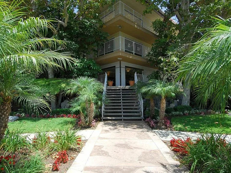Ocean Breeze Villas — Photo 11