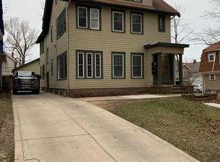 1652 Hillcrest Rd, Cleveland Heights, OH 44118