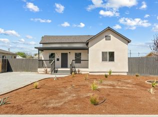 318 E 11th St, Hanford, CA 93230