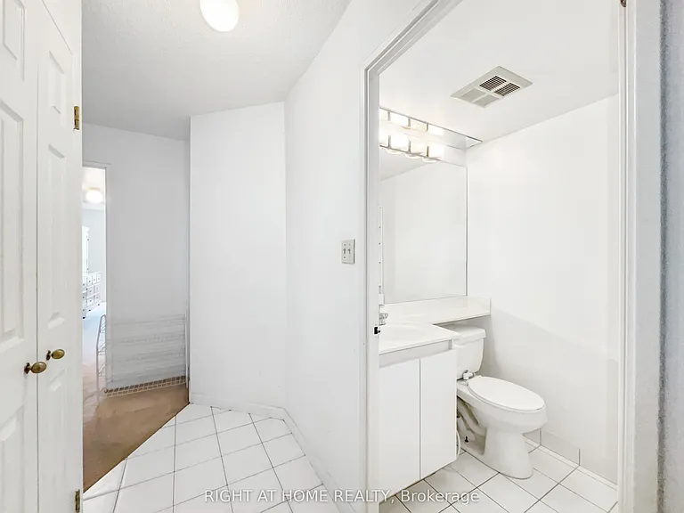 24 Wellesley St W #1113 — Photo 35