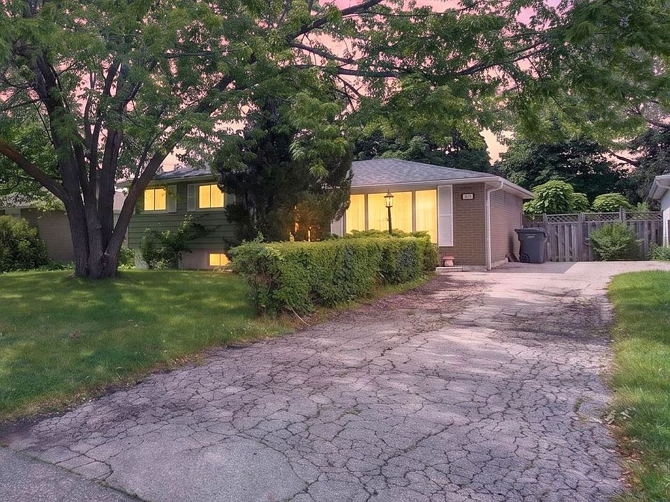 1st image of 129 Folkstone Cres