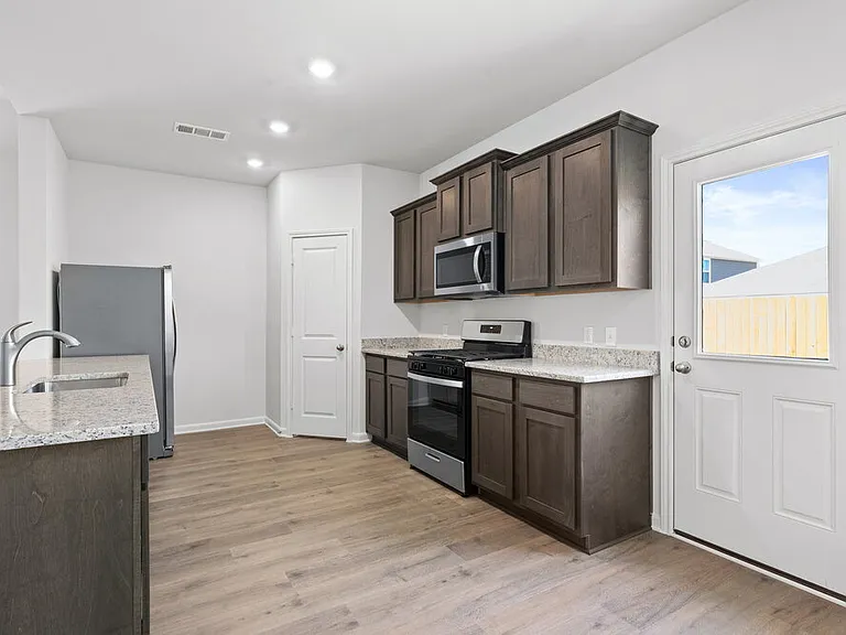 1508 Harvester Dr — Photo 7