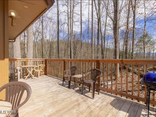 703 Maples Ct, Gatlinburg, TN 37738