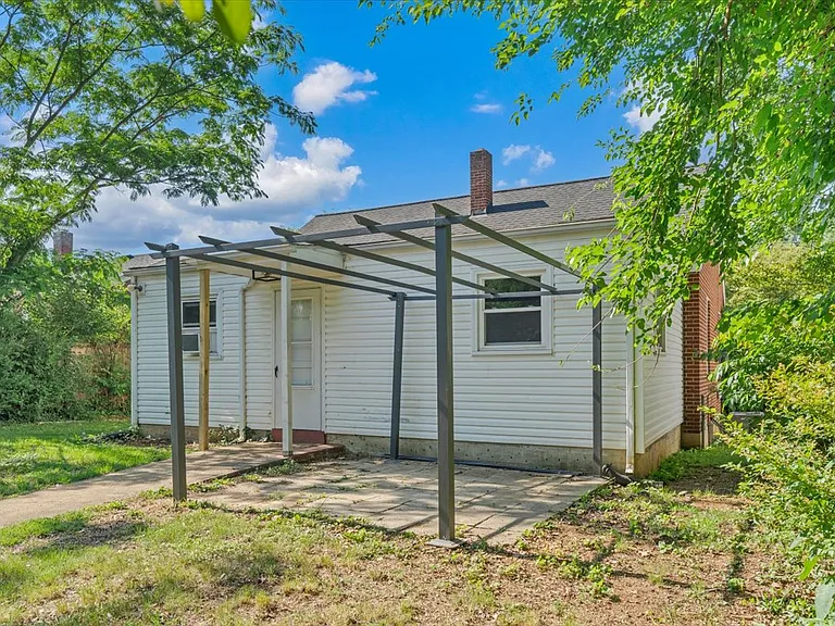 2413 Memorial Ave SW — Photo 32