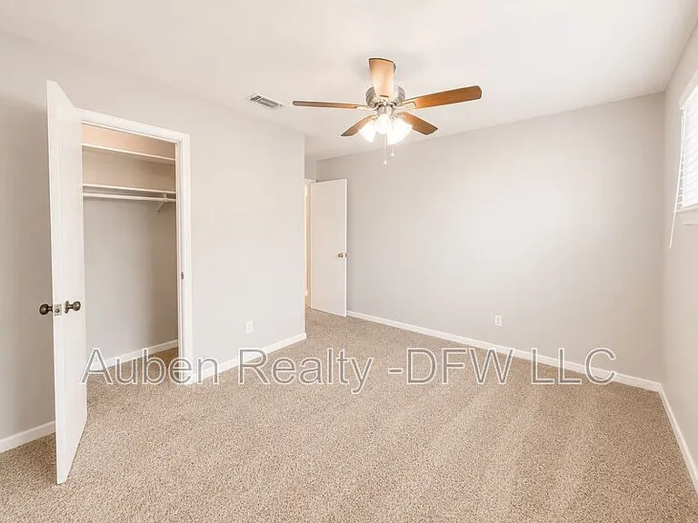 930 Lindy Ct — Photo 14