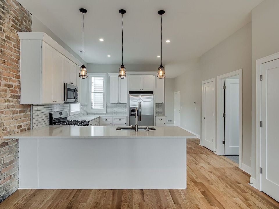 965 W 18th Street Kitchen Straight on Looking into counter