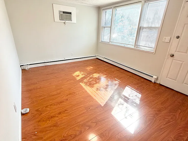 392 Madison Ave — Photo 8