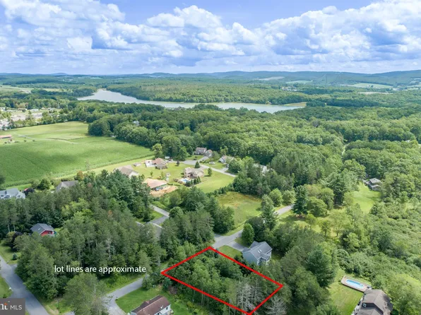 503 Southern Pines Dr, Oakland, MD 21550