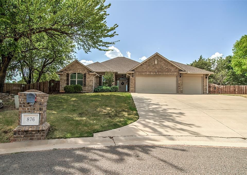 1st image of 876 Crooked Oak Cir