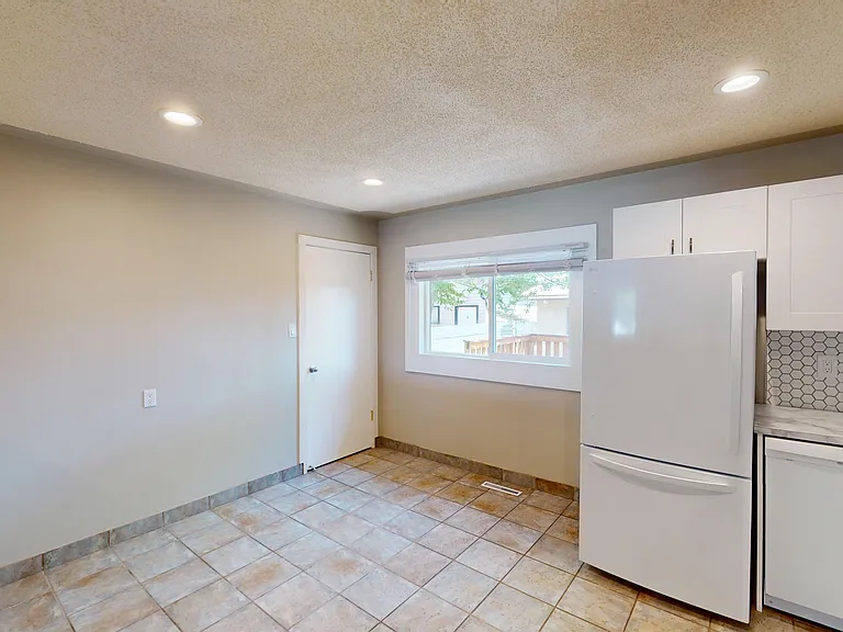 2528 Southwood Dr SE — Photo 3