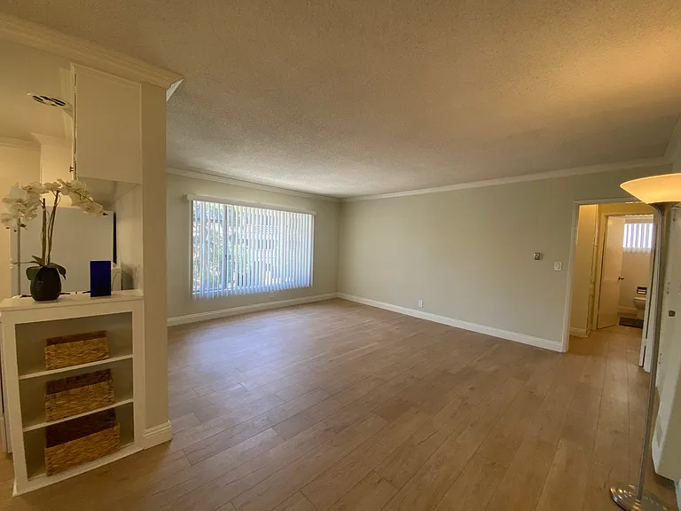122 N Wetherly Dr #5 — Photo 9