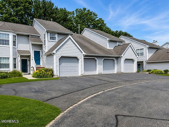 3rd image of 14 Evergreen Court
