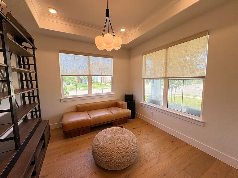 1451 Maplewood Dr — Photo 5