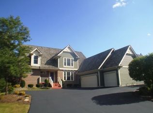 987 W Shore Dr, Fox Lake, IL 60020