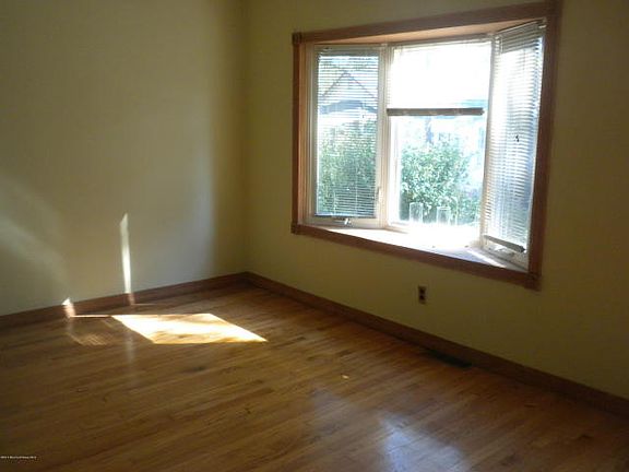 3rd image of 692 Monmouth Ave