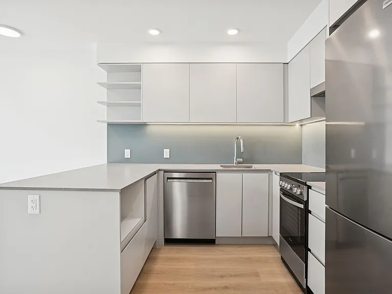 5670 Cambie St — Photo 39