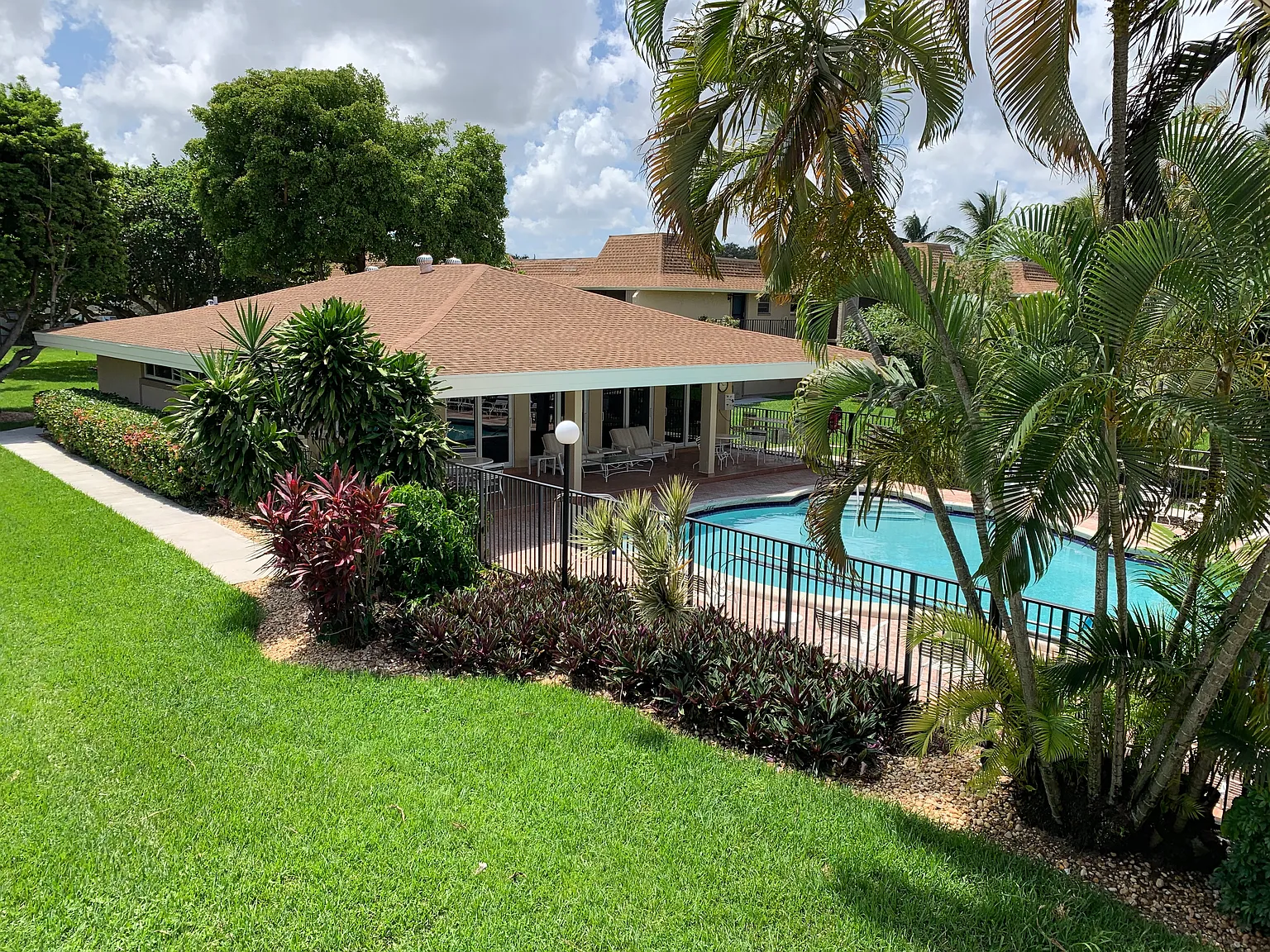 3 bed, 1179 sqft, $2,550 — Photo 1