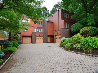 17 Oak Trail Rd #10, Englewood, NJ 07631