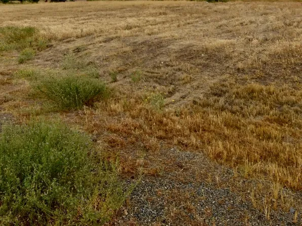 3 S 7th St, Montague, CA 96064