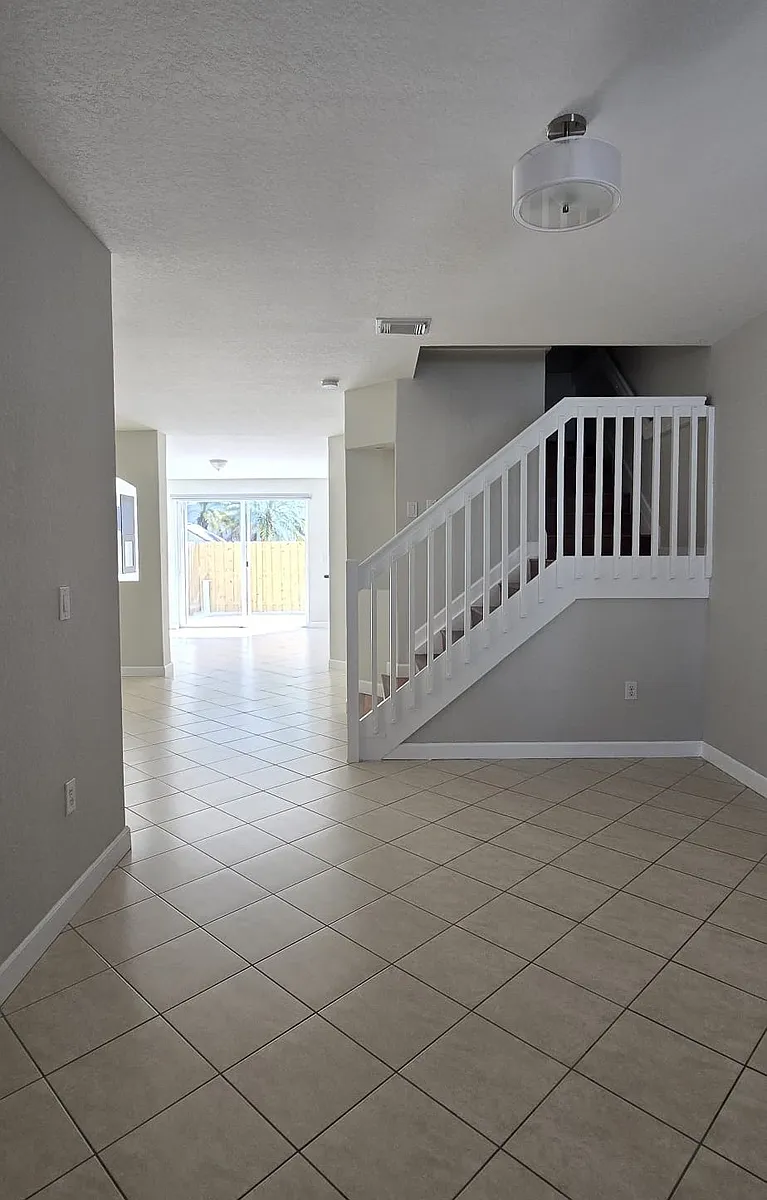 Building Photo - 7655 NW 116th Ave #7655