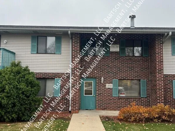 3741 S 61st St #203, Milwaukee, WI 53220