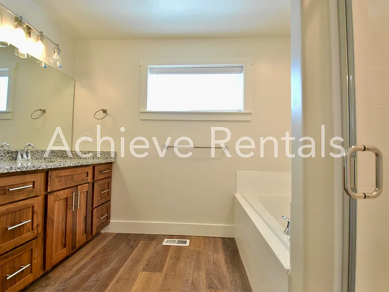 2038 N 380 E — Photo 7