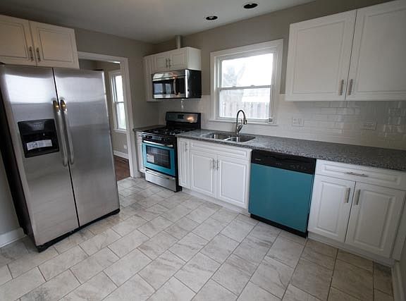 4th image of 1440 W Galena Blvd