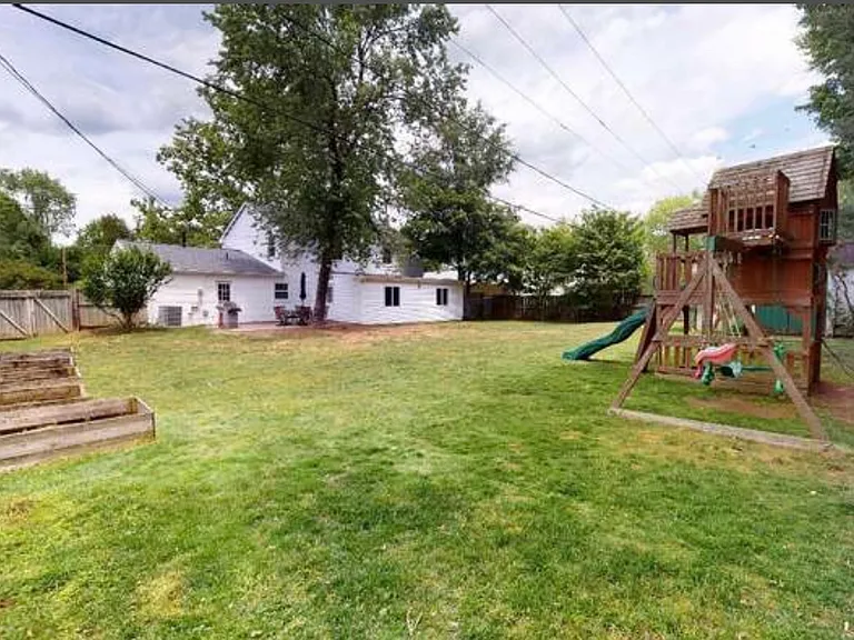 Riverton Ln — Photo 10