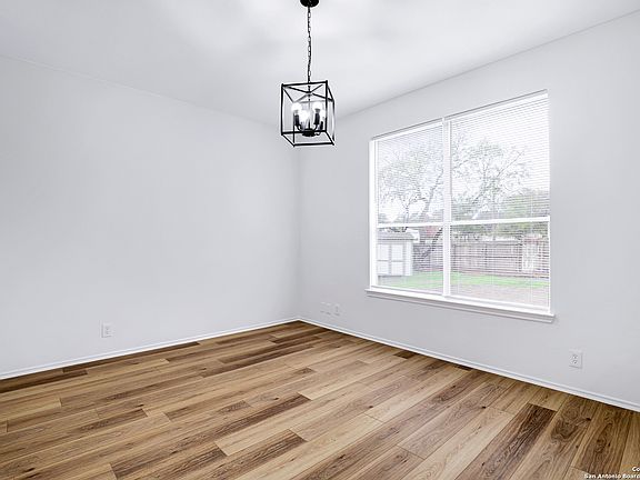 5th image of 3516 Dartmouth cove
