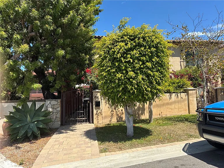 24444 Neece Ave — Photo 1