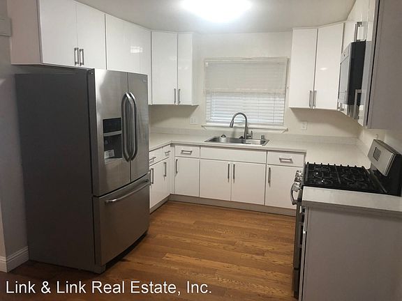 2nd image of 400 Acacia St