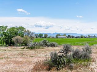 Falcon Ln, Caldwell, ID 83607