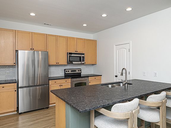 5th image of 1123 Central Park Cir